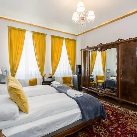 Retro Apartment Poznan By Renters