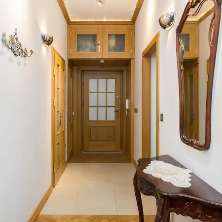 Retro Apartment Poznan By Renters