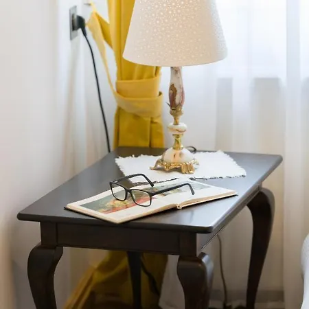 Retro Apartment Poznan By Renters 아파트 *