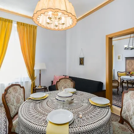 Retro Apartment Poznan By Renters 아파트